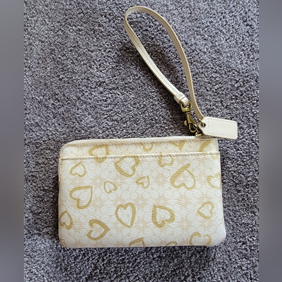 Coach gold heart wrislet - Picture 2 of 5